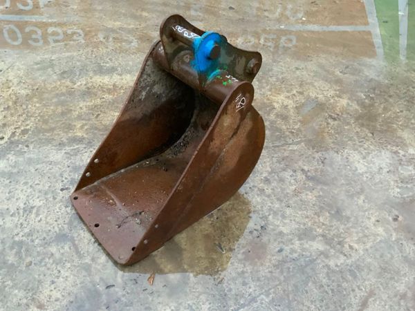 18" DIGGING BUCKET.........45mm PINS.........28mh. 287426891