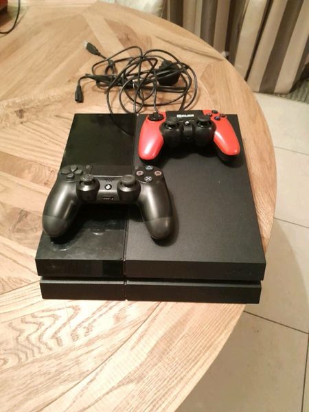 Playstation 4 with clearance 2 controllers