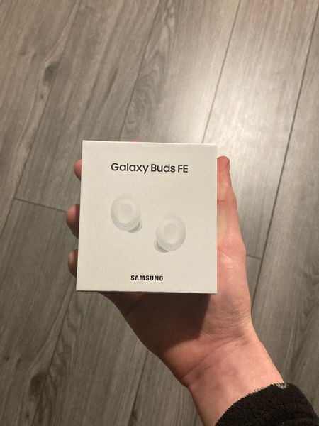 Galaxy buds online white