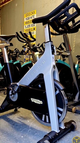 Technogym best sale bicicletas spinning