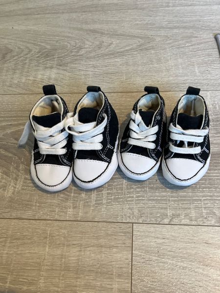 Baby converse best sale crib shoes