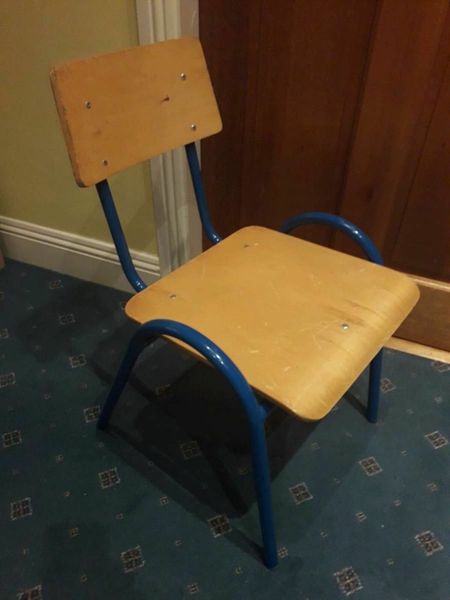 Small child's discount chair with arms