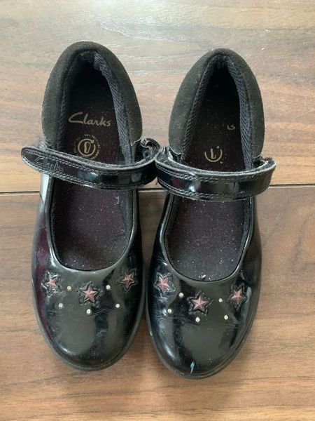 Clarks outlet hotsell girls school shoes