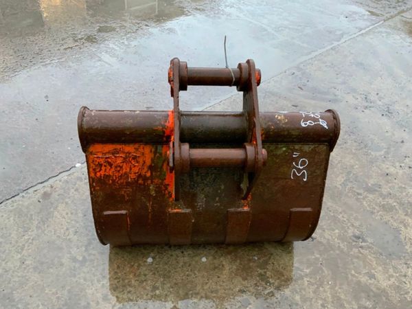 36"  DIGGING BUCKET..........60mm PINS. ......366 288114716
