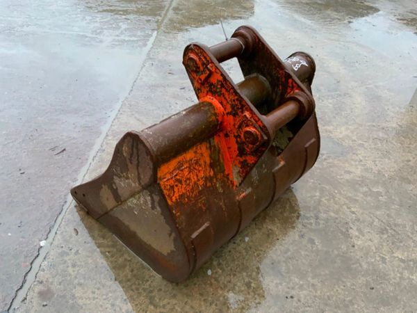 36"  DIGGING BUCKET..........60mm PINS. ......366 288114717