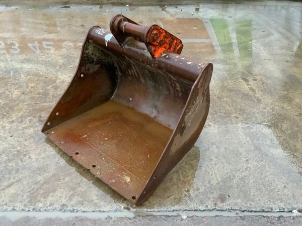 36"  DIGGING BUCKET..........60mm PINS. ......366 288114719