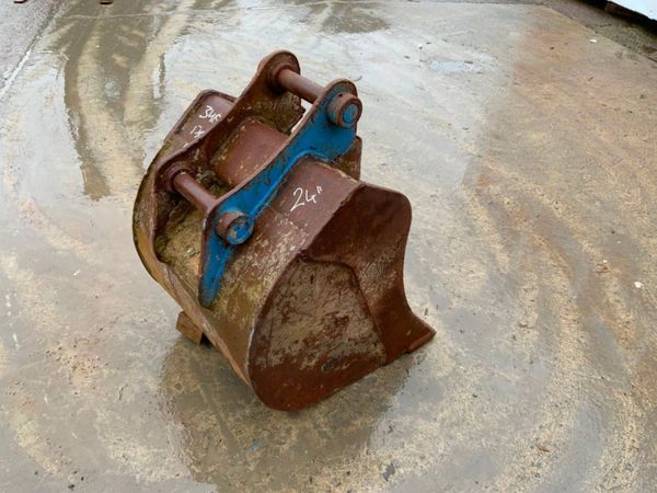 24" DIGGING BUCKET......45mm PINS.....502. 288123807