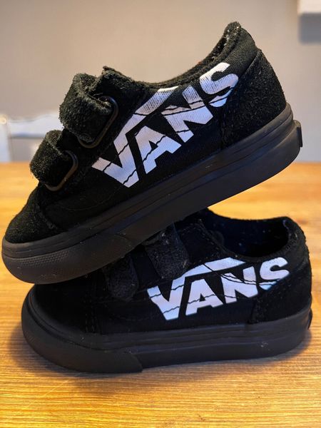 Infant size on sale 5 black vans