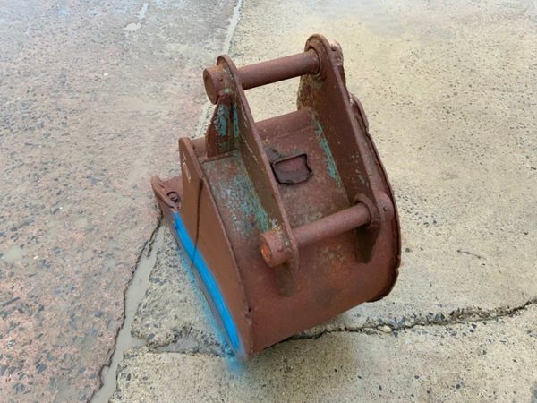 18" DIGGING BUCKET....45mm PINS......E864. 288524472