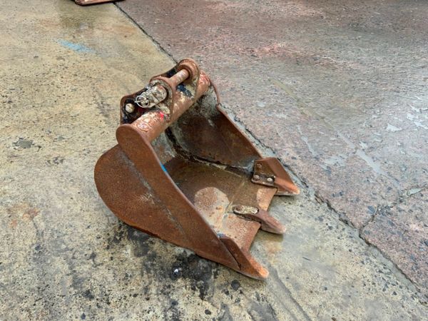 18" MINI DIGGER BUCKET...30mm PINS.....1830 288544022