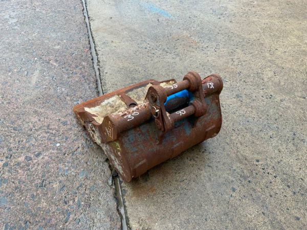 18" MINI DIGGER BUCKET....30mm PINS.......30317 288543465
