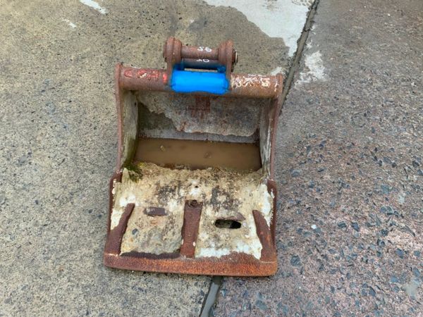 18" MINI DIGGER BUCKET....30mm PINS.......30317 288543463