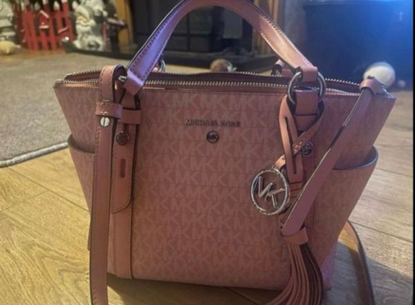 Michael kors hotsell 70 off handbags