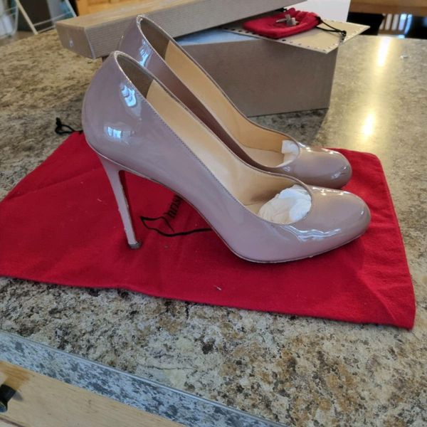 Louboutin discount beige pumps