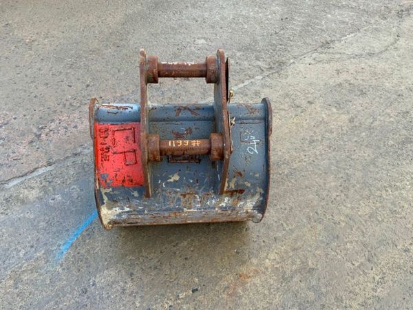 24" STRICKLAND DIGGING BUCKET....45mm PINS...1199 289068857