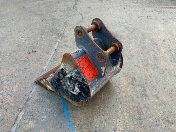 24" STRICKLAND DIGGING BUCKET....45mm PINS...1199 289068858