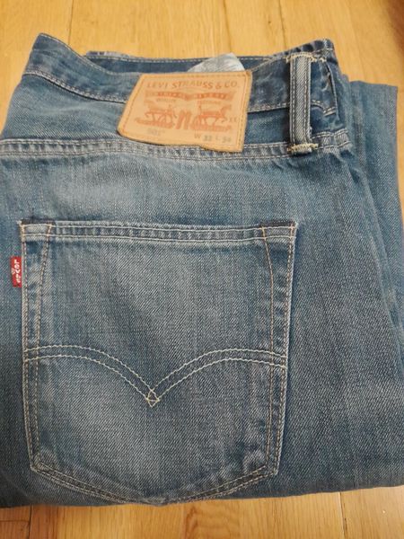 Mens loose hotsell fit levi jeans