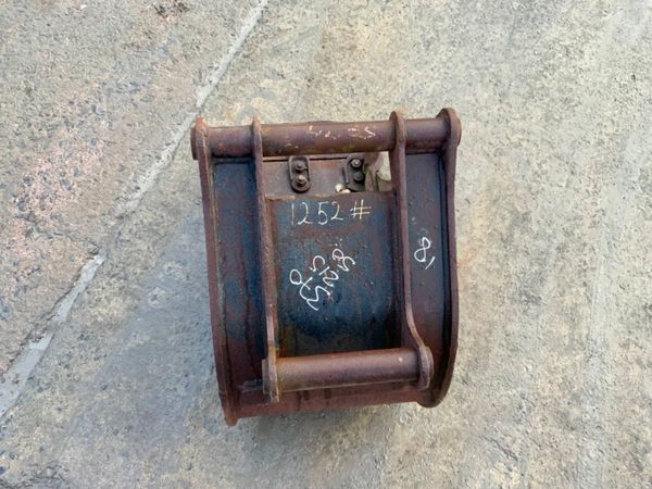 18" DIGGING BUCKET......50mm PINS.......1252. 289210050