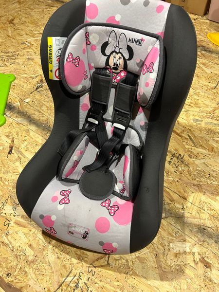 Minnie mouse rear facing car outlet seat