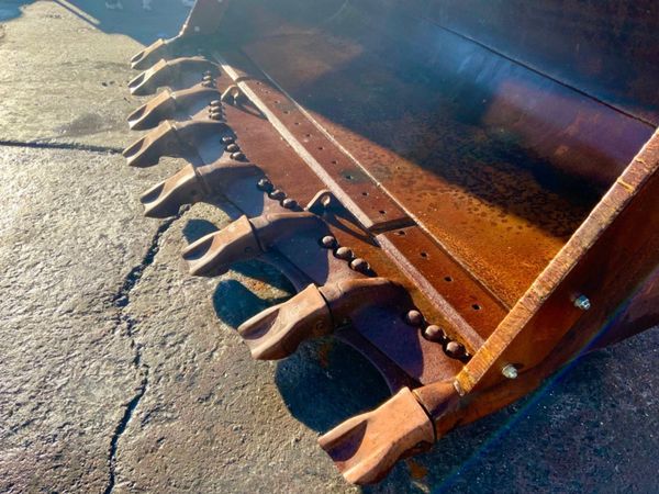 3.3mt WHEELED LOADER SPADE NOSE BUCKET...1329. 289334035