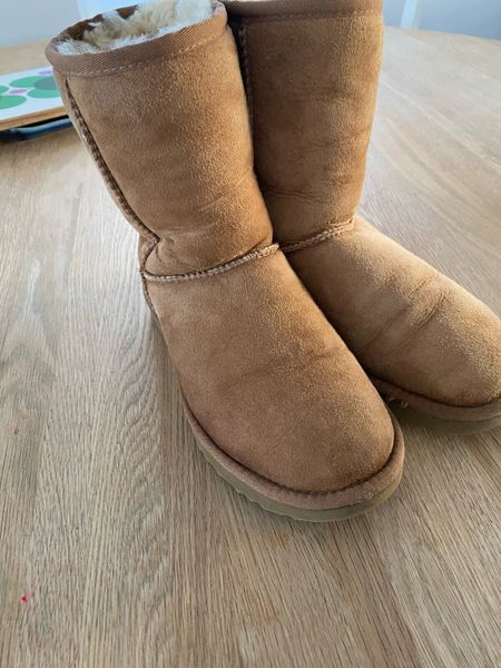 Ugg boots deals sale size 5