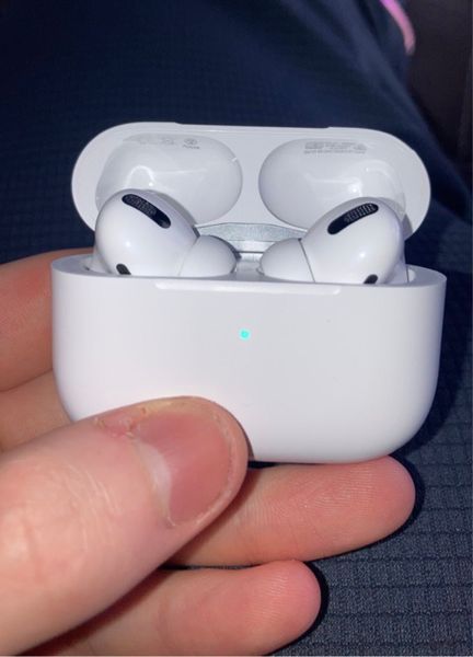  Apple AirPods Pro (1st Generation) with MagSafe