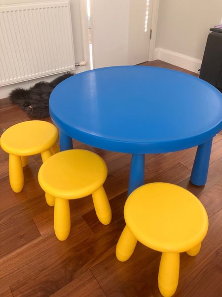 Mammut kids discount table and chairs