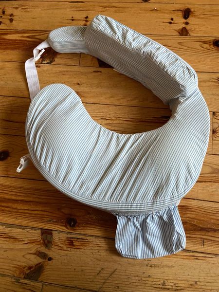 Mother feeding outlet pillow