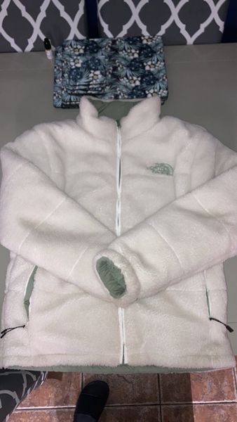 North face cheap white fuzzy jacket