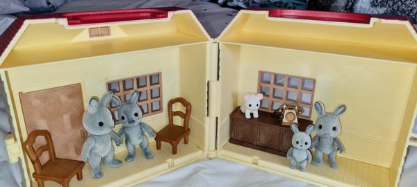 Sylvanian families clearance carry cottage