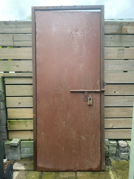 Metal gate 2024 with door