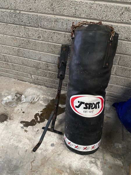 Second hand best sale punching bag