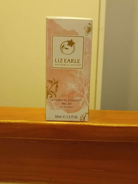 Liz earle discount perfume no 20