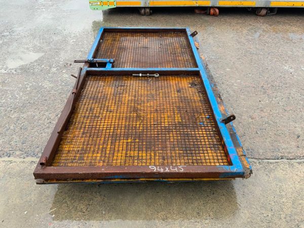PEDESTRIAN ENTRY  YARD GATE.....94" x 45". 280702280