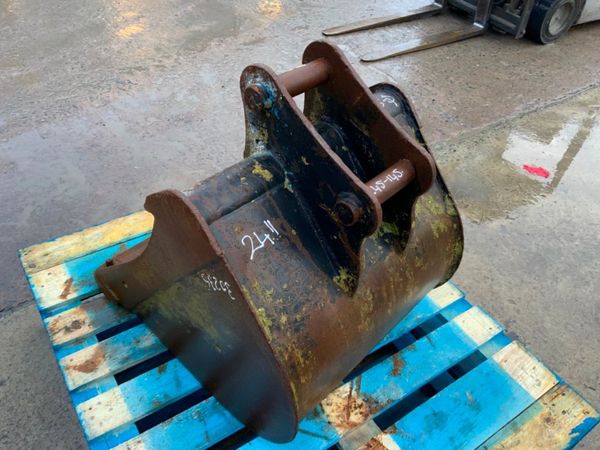 24" CPH  DIGGER BUCKET....45mm PINS.......24CPH. 280702316