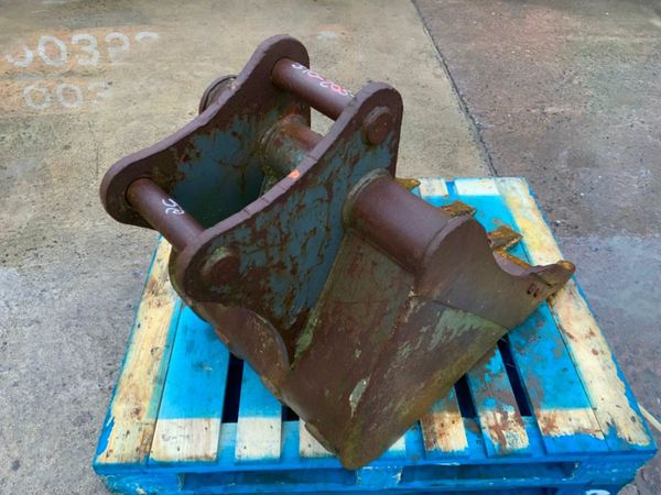 24" DIGGING BUCKET...50mm PINS......1205/24. 280890833