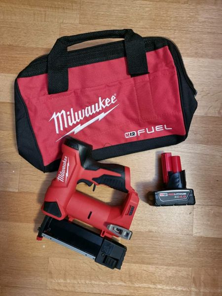 M12 fuel pin online nailer