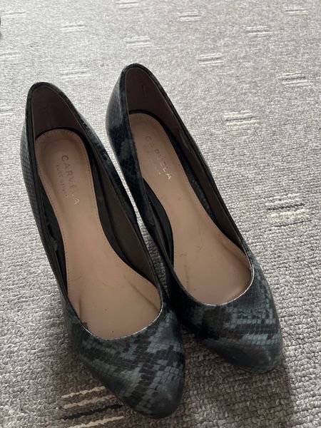 Carvela black hot sale patent shoes