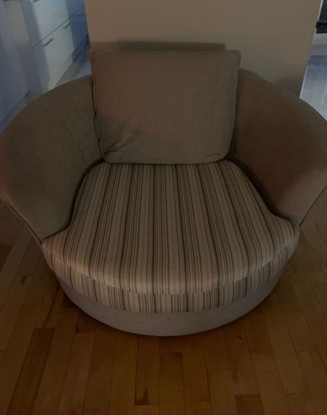 Round swivel deals chair for sale