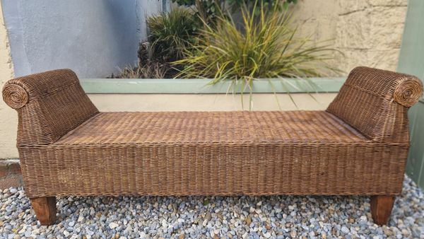 Large Wicker Hall Seat