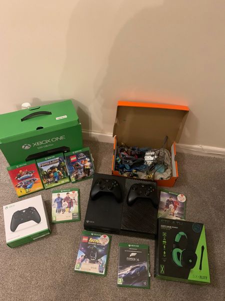 Xbox one (controller + games )