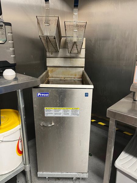 Gas fryer and 3 stainless tables