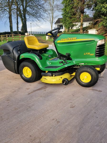 John deere deals 180 lawn tractor