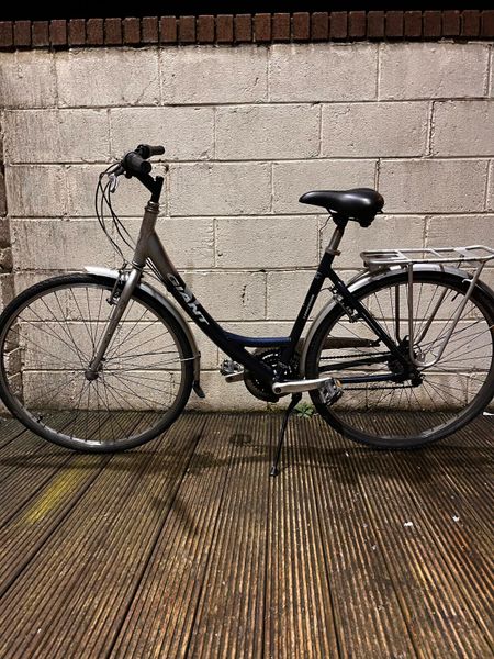 Giant ladies store bike with basket