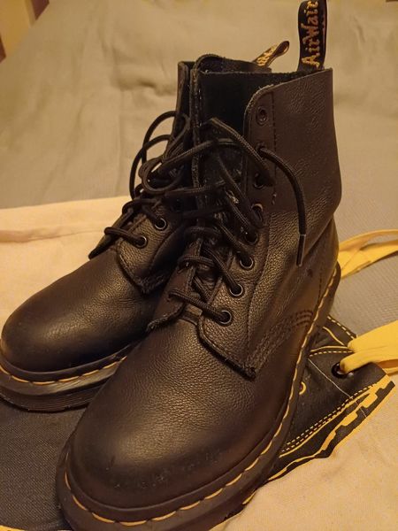 Dr sales martens 186