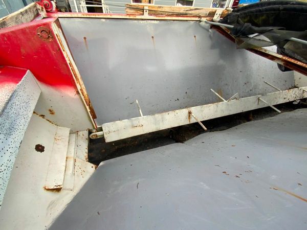 DEMOUNTABLE ROAD GRITTER BODY............741D. 294488810