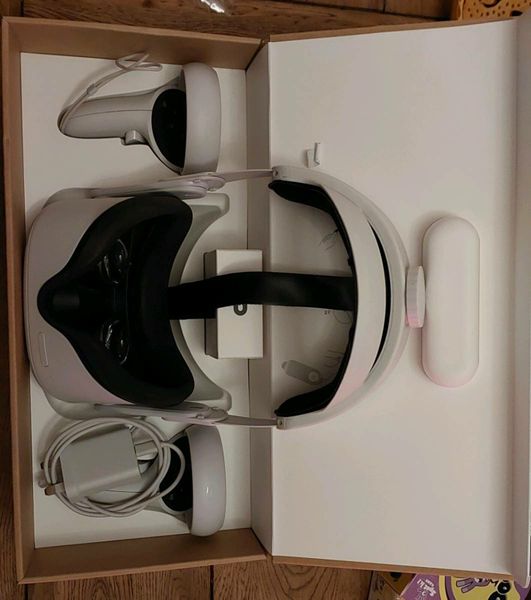 Oculus quest 2 for sale in Co. Dublin for 240 on DoneDeal