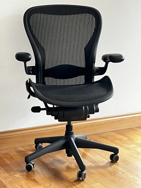 Herman miller aeron best sale museum of modern art