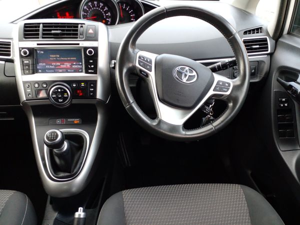 Toyota Verso 2014 295494405