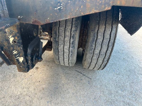 BOUGHTON TWIN AXLE HOOK DRAG TRAILER....117KY 295617385
